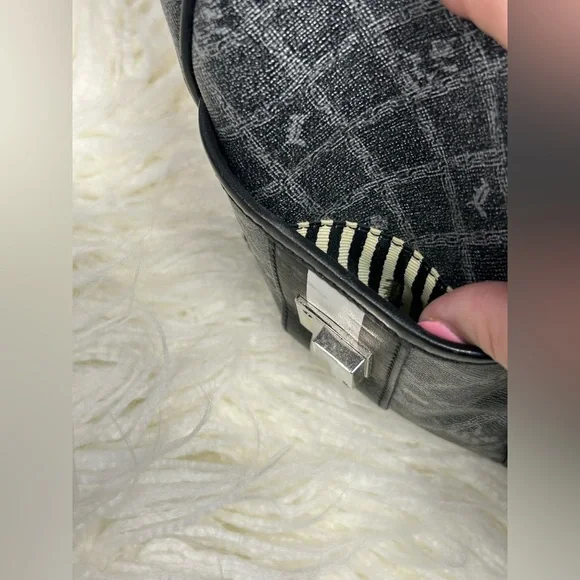 L.A.M.B. Designer Tote Bag💕 - Picture 10 of 15